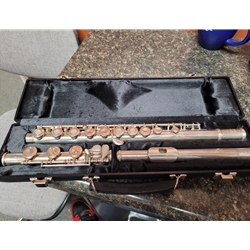 YFL-385 Yamaha Intermediate Flute w/B foot